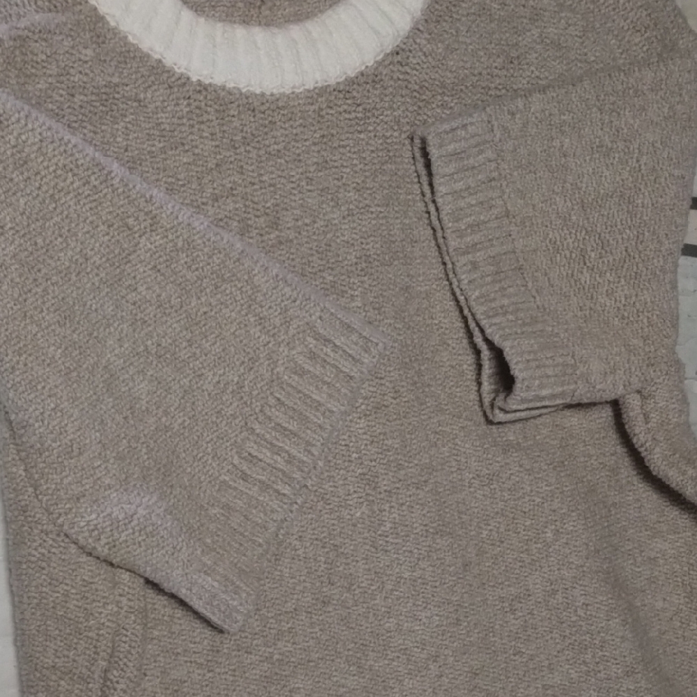 Abercrombie & Fitch Beige Sweater with White Trim
